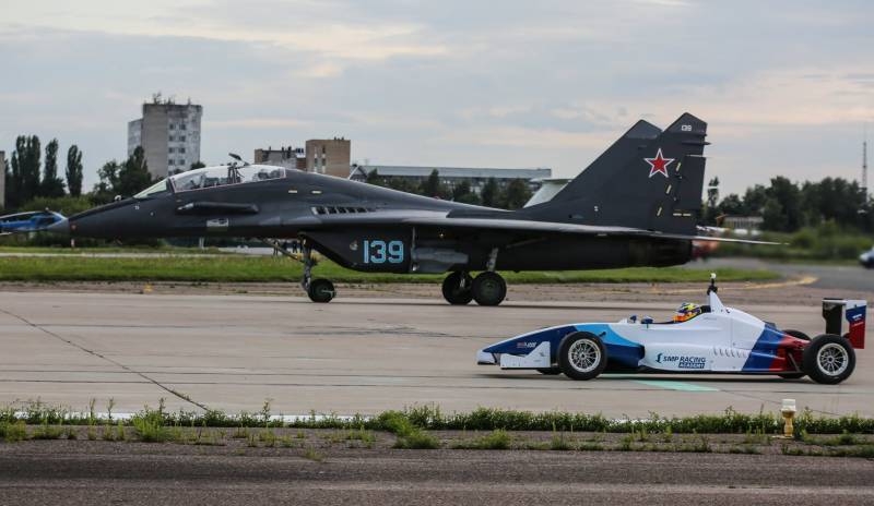 Правительство РФ опровергло сообщение об отмене авиасалона МАКС-2019
