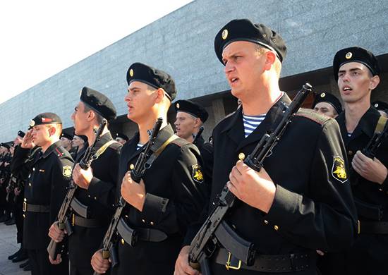 Глава Минобороны рассказал об усилении войсковой группировки в Крыму