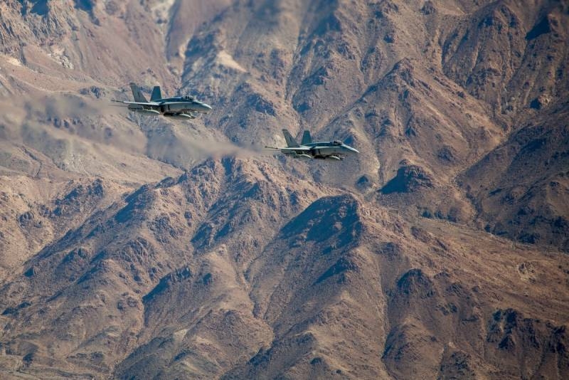 Два F-18 Корпуса морской пехоты США столкнулись в воздухе