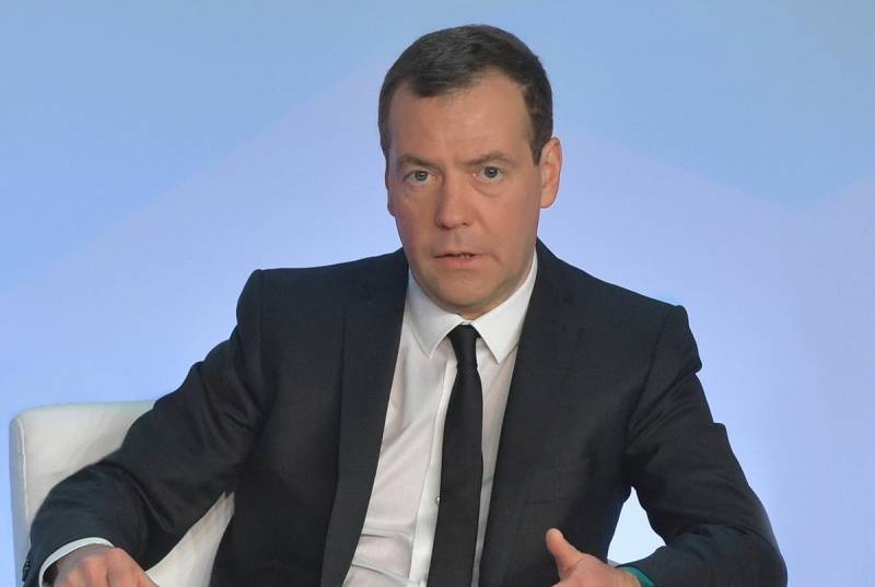 Медведев: сейчас бессмысленно говорить о названии валюты Единого государства