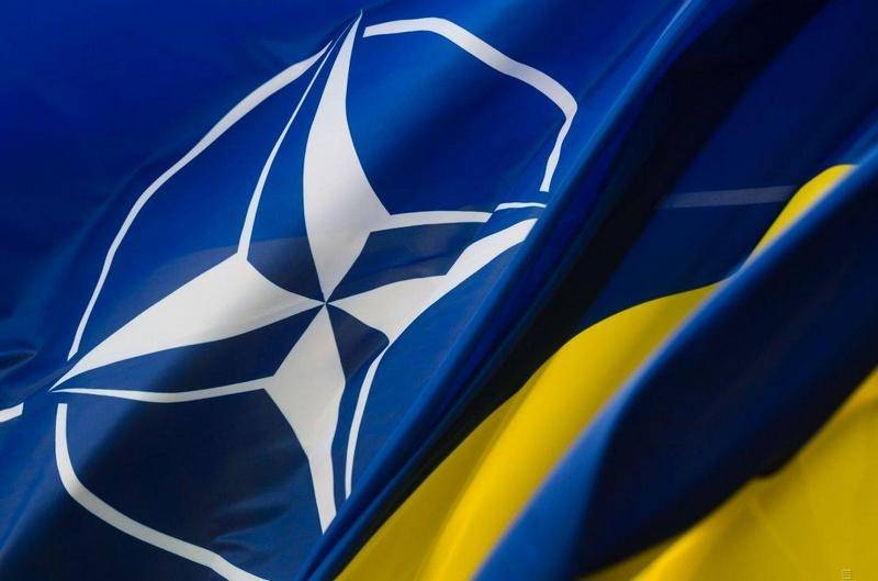 НАТО обеспокоилась военной мощью России и призвала "вернуть" Крым Украине