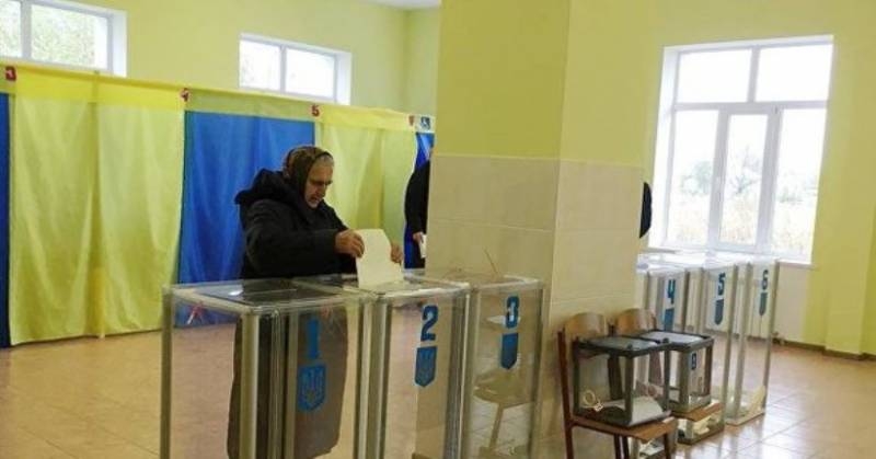 Украинские власти фактически отсекли избирателей из Донбасса