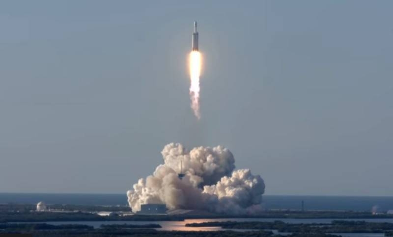 Второй запуск ракеты Falcon Heavy компании SpaceX прошёл успешно