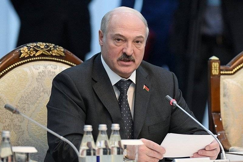 Лукашенко обвинил Россию в наглости и "выкручивании рук"