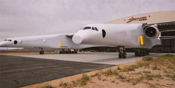 Первый полёт совершил американский гигант Stratolaunch Model 351