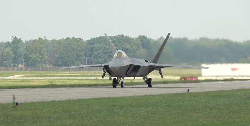 Пилотов F-22 вооружат новым оружием на случай катапультирования в тылу врага