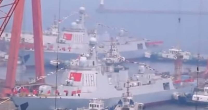 В Китае спустили на воду сразу два эсминца проекта тип 052D