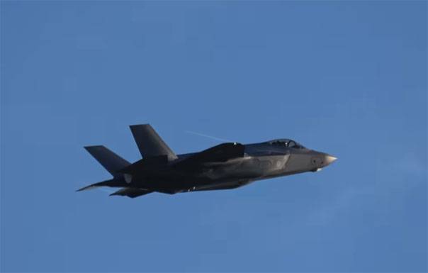 В Японии объяснили важность поиска мультимедийного шлема пилота F-35