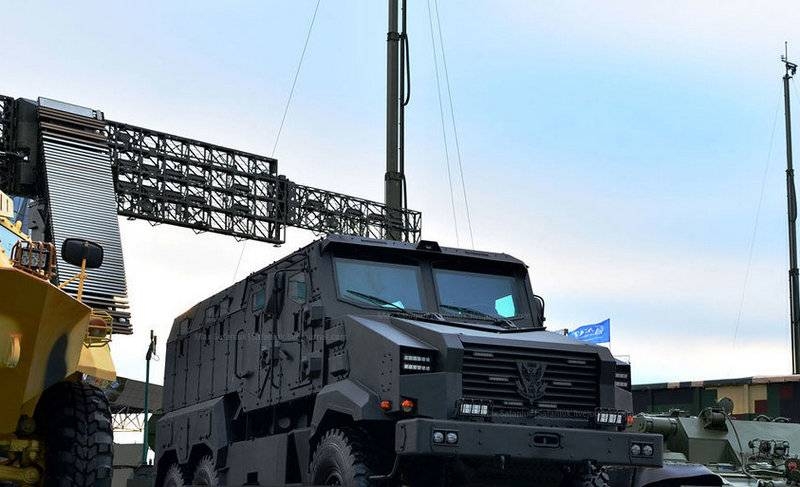Белоруссия впервые представила новый бронеавтомобиль "Защитник"