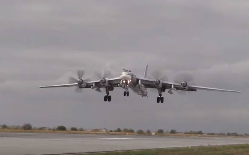 Российские "Медведи" Ту-95МС совершили полёт у побережья Аляски