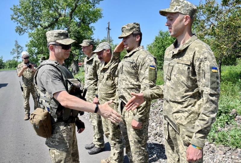 На Украине предложили уйти от "тупой прусской системы", чтобы "переиграть россиян"