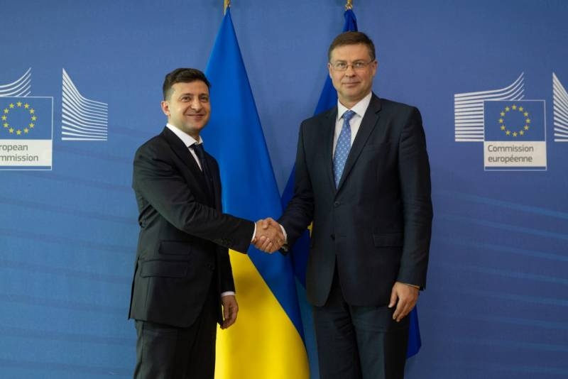 Президент Украины назвал заявление о дефолте слухами