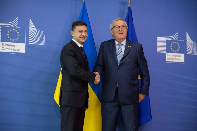 Президент Украины назвал заявление о дефолте слухами