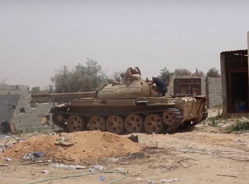 Появилось видео боя танков советского производства в Триполи