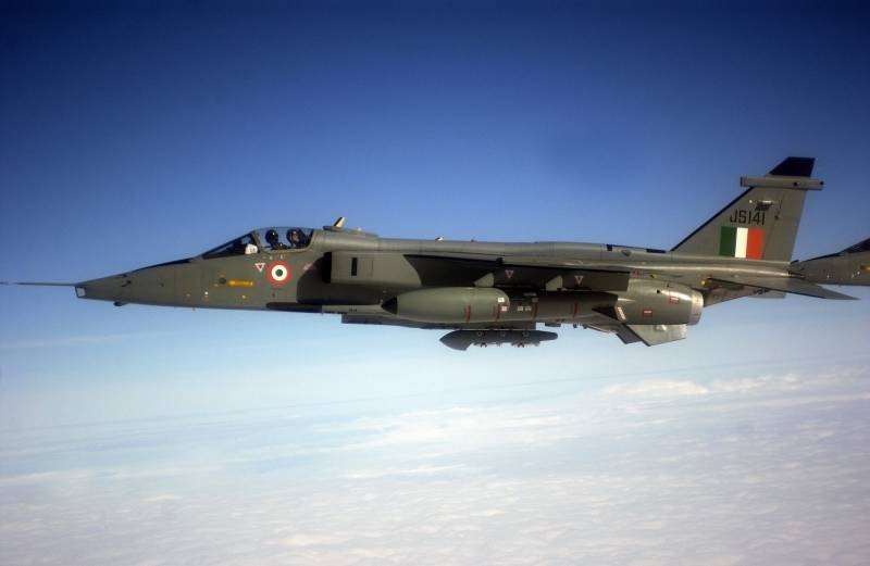 Столкновение с птицей вынудило индийский истребитель сбросить бомбы при взлёте