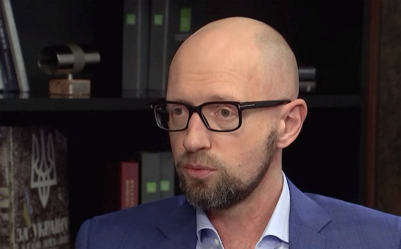 Яценюк заявил, что его проект "Стена" подвергся дискредитации