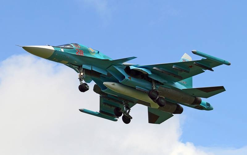 Три модернизированных бомбардировщика Су-34 поступили в авиаполк на Урале