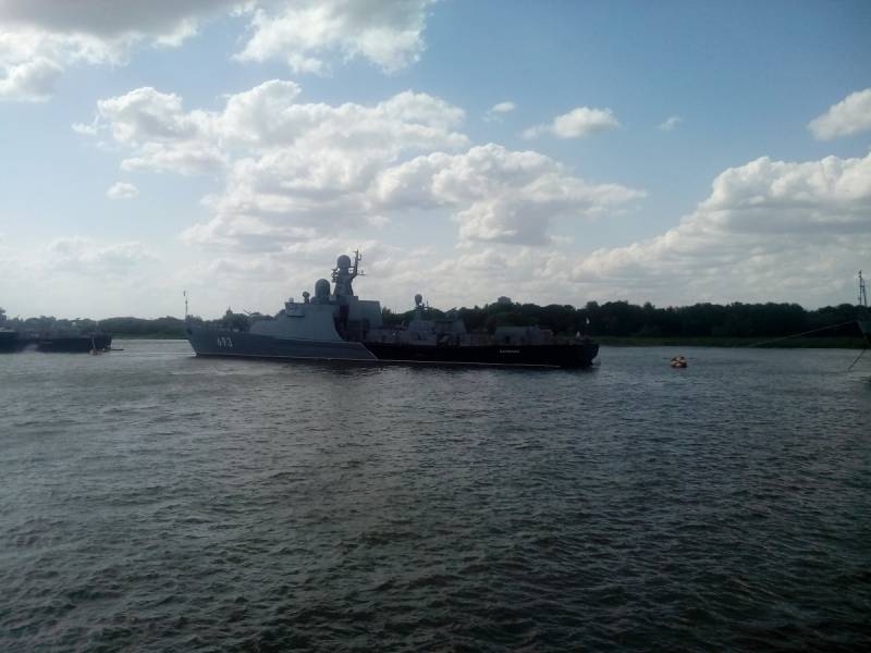 Подготовка к военно-морскому параду в "потерявшей" статус главной базы КФл Астрахани