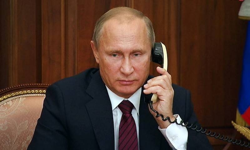Путин провел телефонный разговор с Зеленским