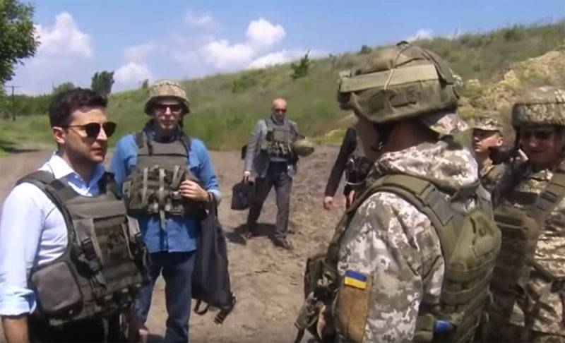 Советник Зеленского: Президент может отдать приказ держаться за каждую пядь земли