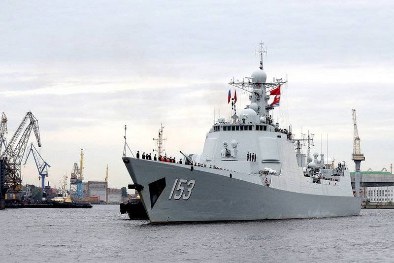 Китайский эсминец "Сиань" проекта 052C отшвартовался в Санкт-Петербурге