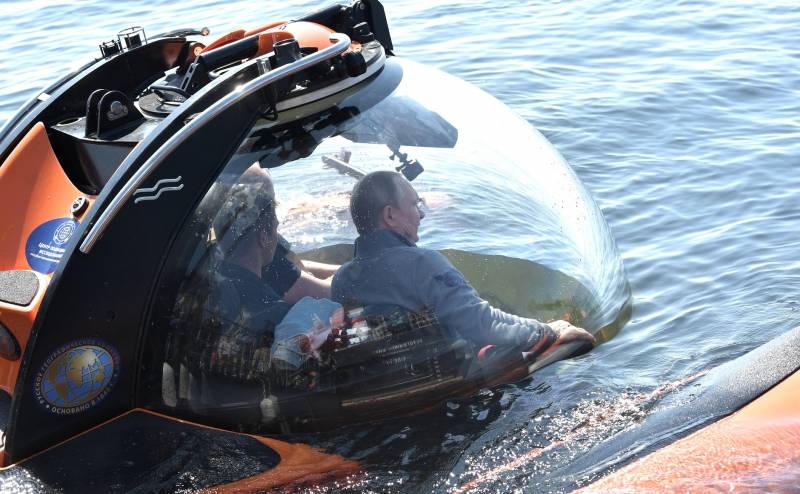 Опубликованы кадры погружения Путина к подводной лодке в Финском заливе