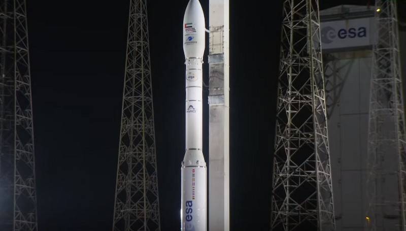 Запуск ракеты-носителя Vega со спутником разведки ОАЭ закончился аварией