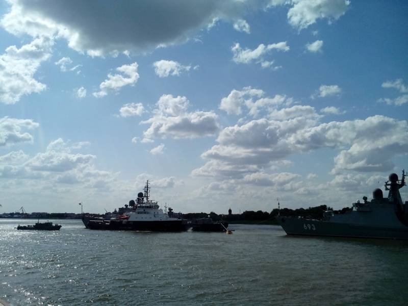 Подготовка к военно-морскому параду в "потерявшей" статус главной базы КФл Астрахани