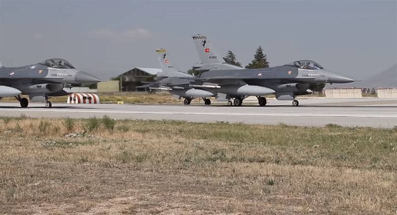 Турция запасается запчастями для оружия в ожидании санкций США