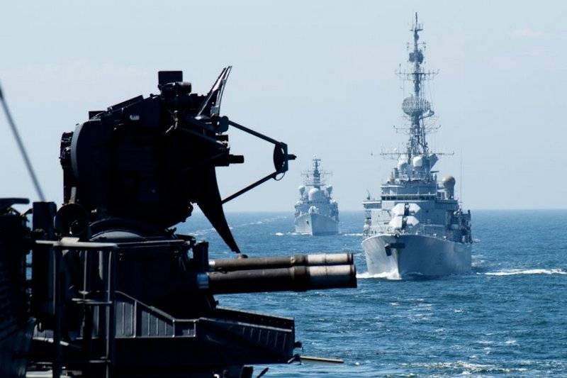ЧФ взял на контроль учения НАТО Sea Breeze и начал собственные манёвры