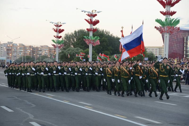 Зрители обратили внимание на обилие "китайских Хаммеров" на параде в Минске