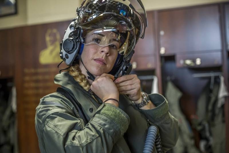 Названо место службы первой женщины-пилота F-35B