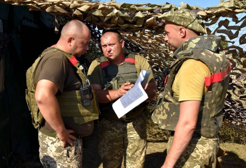 Украинцы предложили красным скотчем пометить "папахи полководцев" на учениях ВСУ