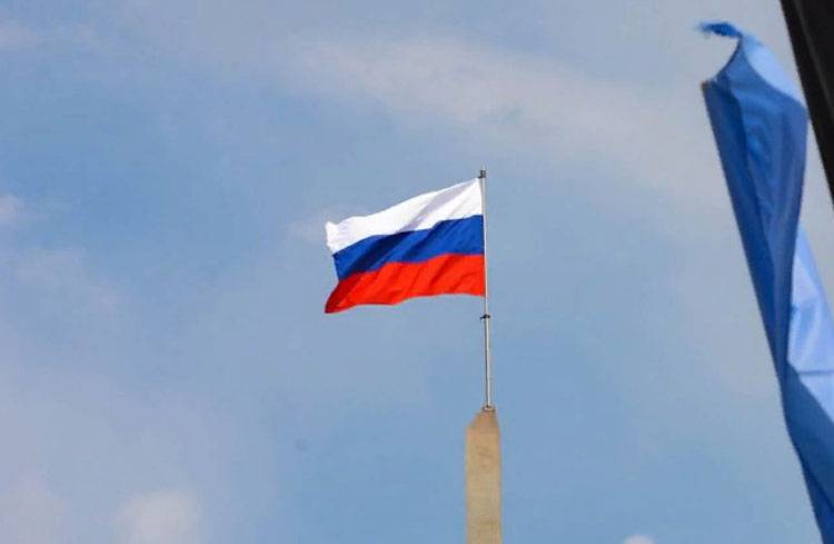 Поднятый в Донецке флаг России вызвал негодование в Киеве