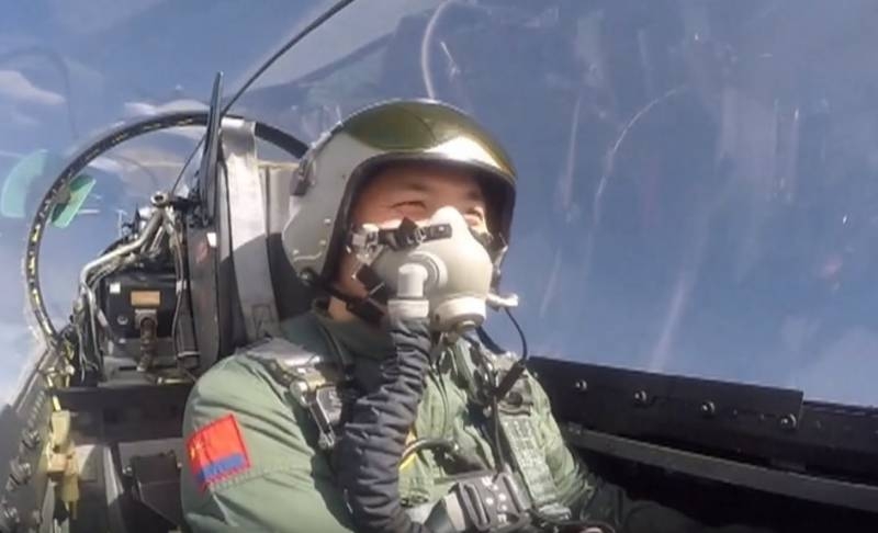 Китай обучает пилотов в пехотных взводах