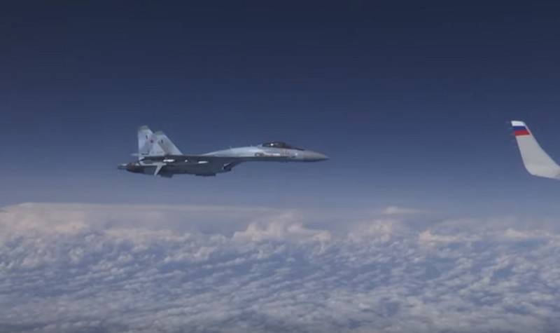 Су-27 не дал приблизиться  F-18 к самолету министра обороны России
