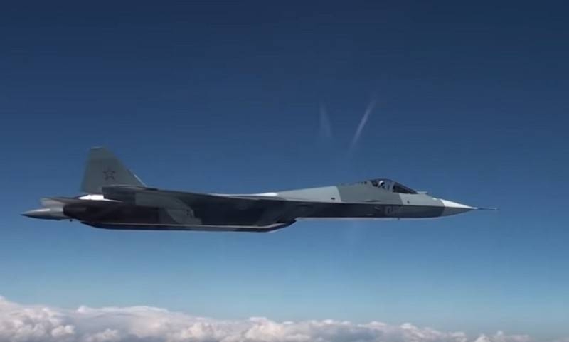 В Сети появилось видео с выполнением Су-57 фигуры "плоский штопор"