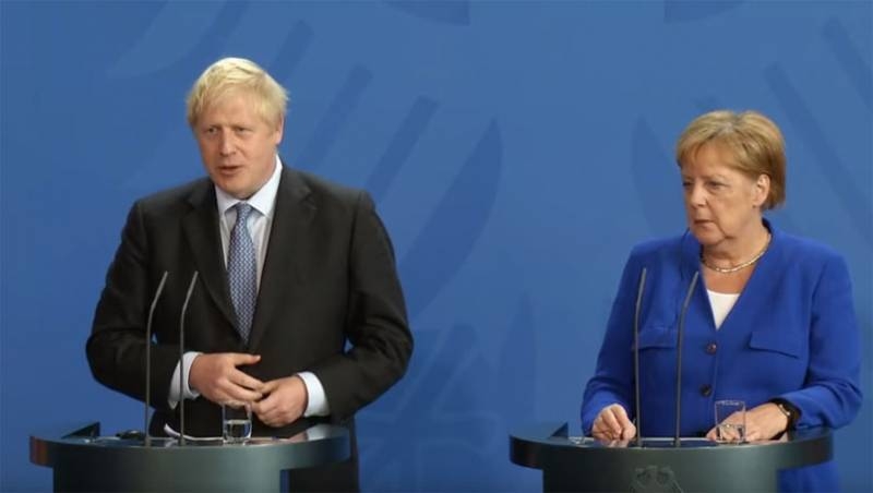 В G7 появилась "оппозиция": Джонсон и Меркель против возвращения России