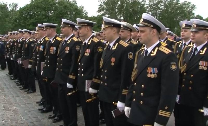 В Совфеде рассказали об обсуждении вопроса ношения кортиков отставными офицерами ВМФ