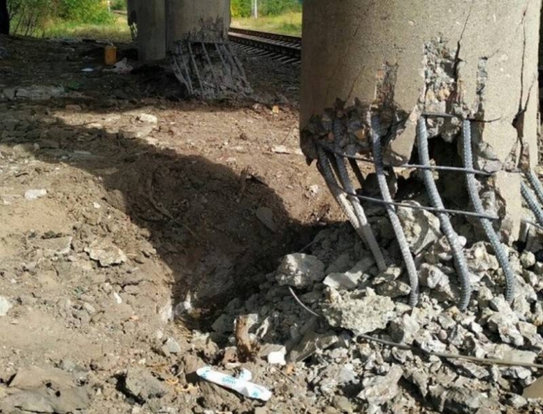 В Луганске ночью попытались подорвать один из мостов