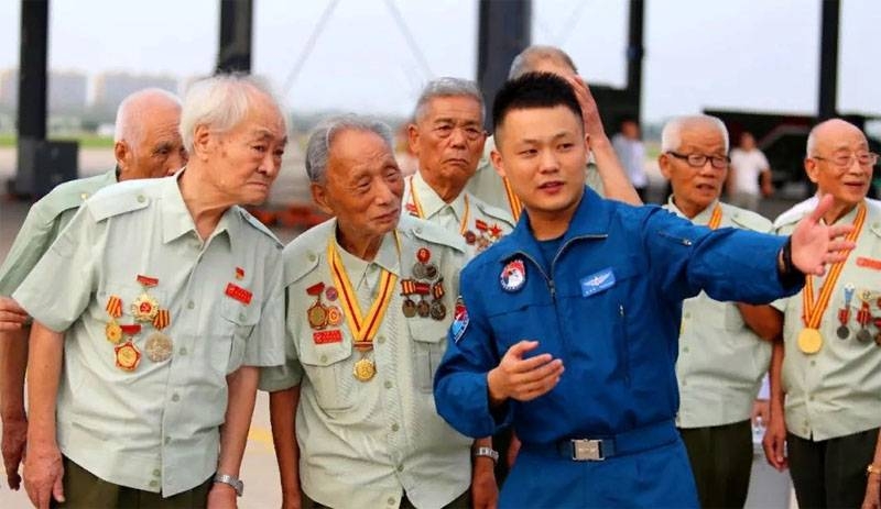 Китайские ветераны высказались об истребителе J-20