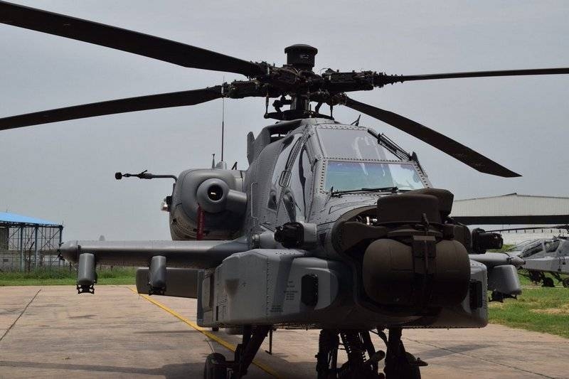 Индия приняла на вооружение первые восемь ударных вертолётов AH-64E Apache