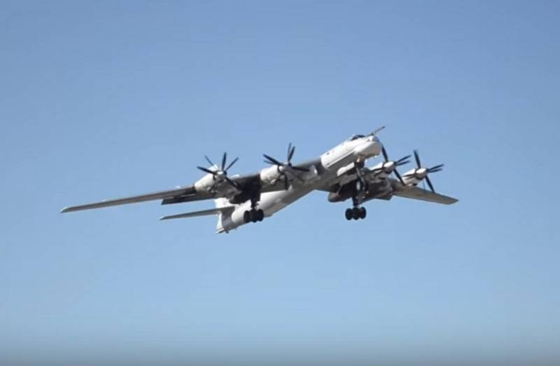 Российские стратеги Ту-95МС пролетели над акваторией трёх морей