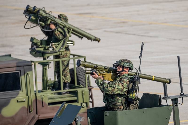 Какую боевую технику показали Медведеву на сербском параде
