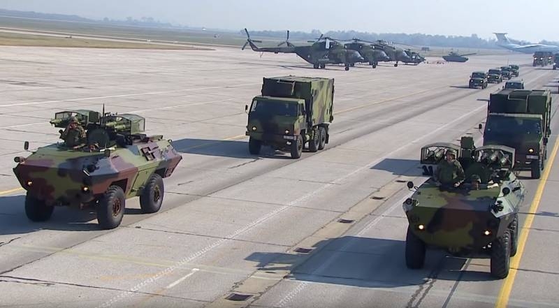 Какую боевую технику показали Медведеву на сербском параде