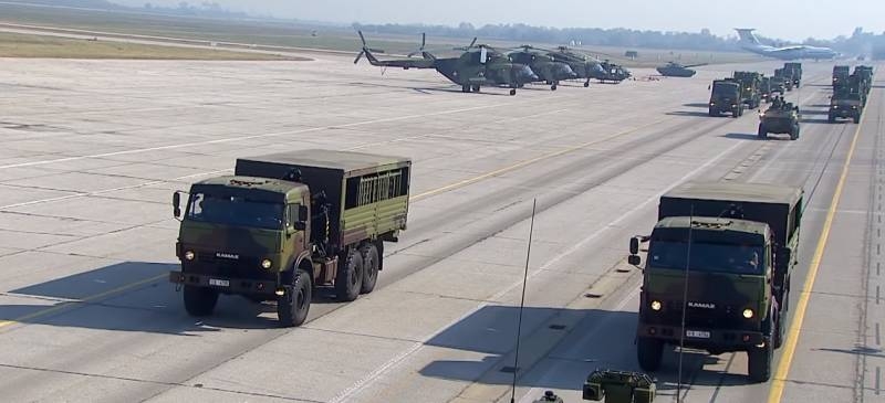 Какую боевую технику показали Медведеву на сербском параде