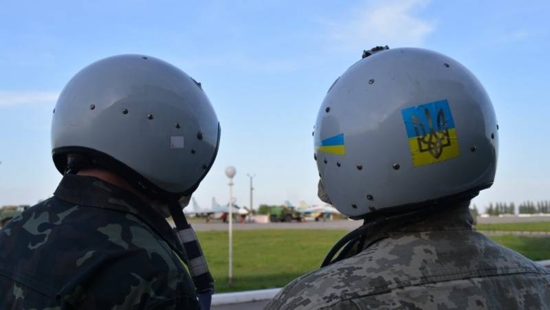 Власти Украины пытаются законодательной силой удержать лётчиков на службе