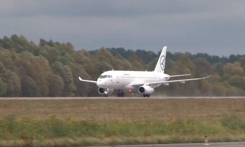 Самолёт SSJ100 с законцовками-&laquo;саблями&raquo; завершил лётные испытания