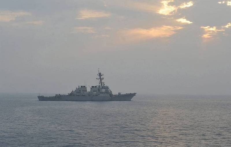 Корабли ЧФ взяли на сопровождение эсминец ВМС США "Портер" в Чёрном море