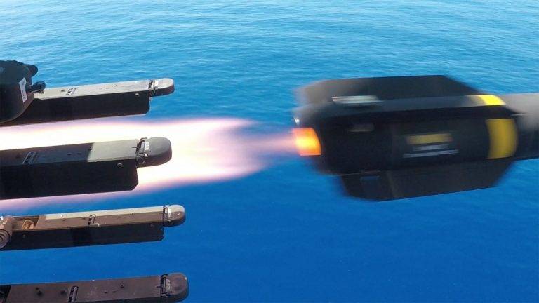 ВМС США и Сингапура утопили фрегат FFG 54 «Форд» во время учений